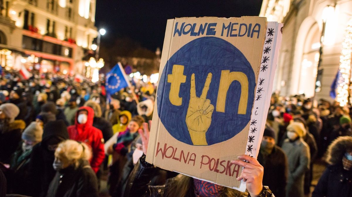 Tajna operacja czy strajk przeciwko mediom?  Losy polskiego TVN są w rękach Duda